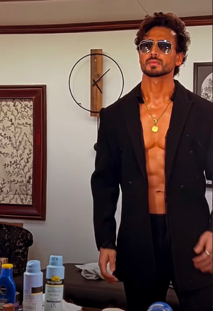 Shirtless Bollywood Men Tiger Shroff Shirtless Behind The Scenes